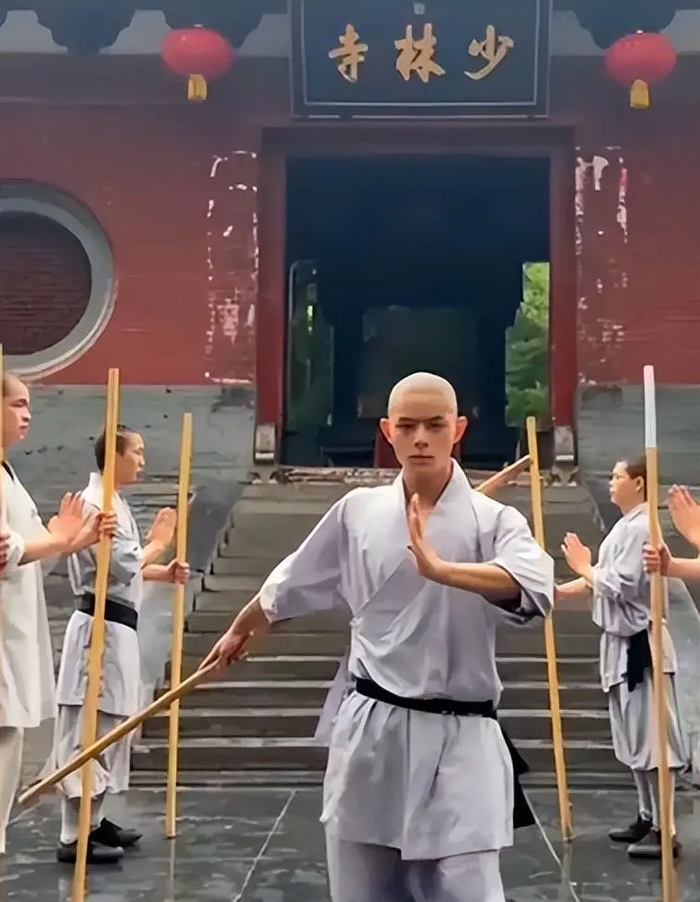 少林寺花和尚釋永信的商業(yè)帝國:曾花4.5億搞房產(chǎn),年入兩億香火錢